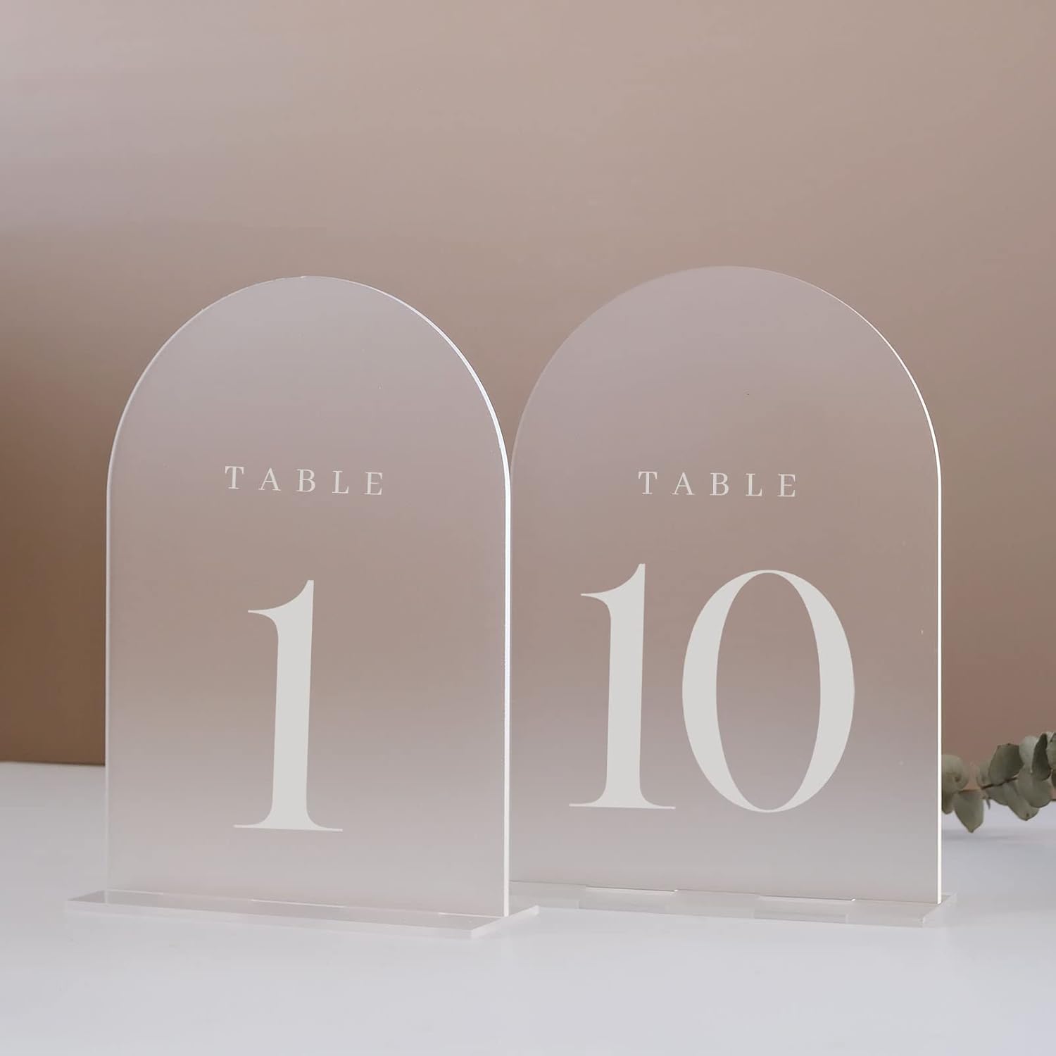 أرقام طاولات أكريليك على شكل ق - مراجعة Table Number Gold وسعره